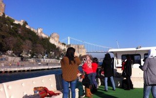 הפלגה שבה לראשונה כולנו קמות ורוקדות יחד. בלי מילים או לאומים. רק נשים שרוקדות, צוחקות ונהנות.